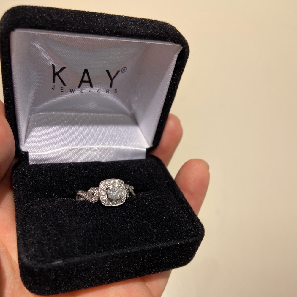 14 karat white gold 5/8 carat diamond ring
